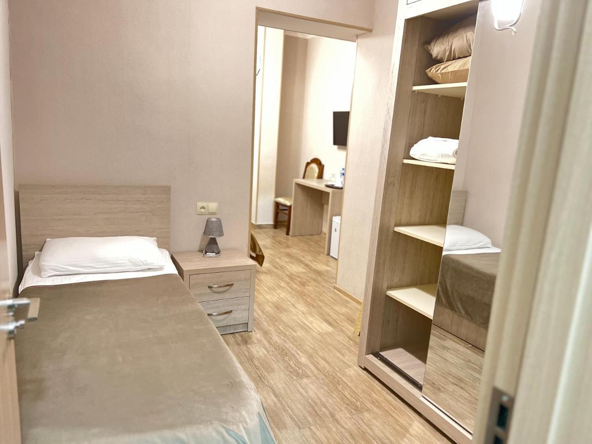 Family Hotel Triston Tbilisi Eksteriør bilde