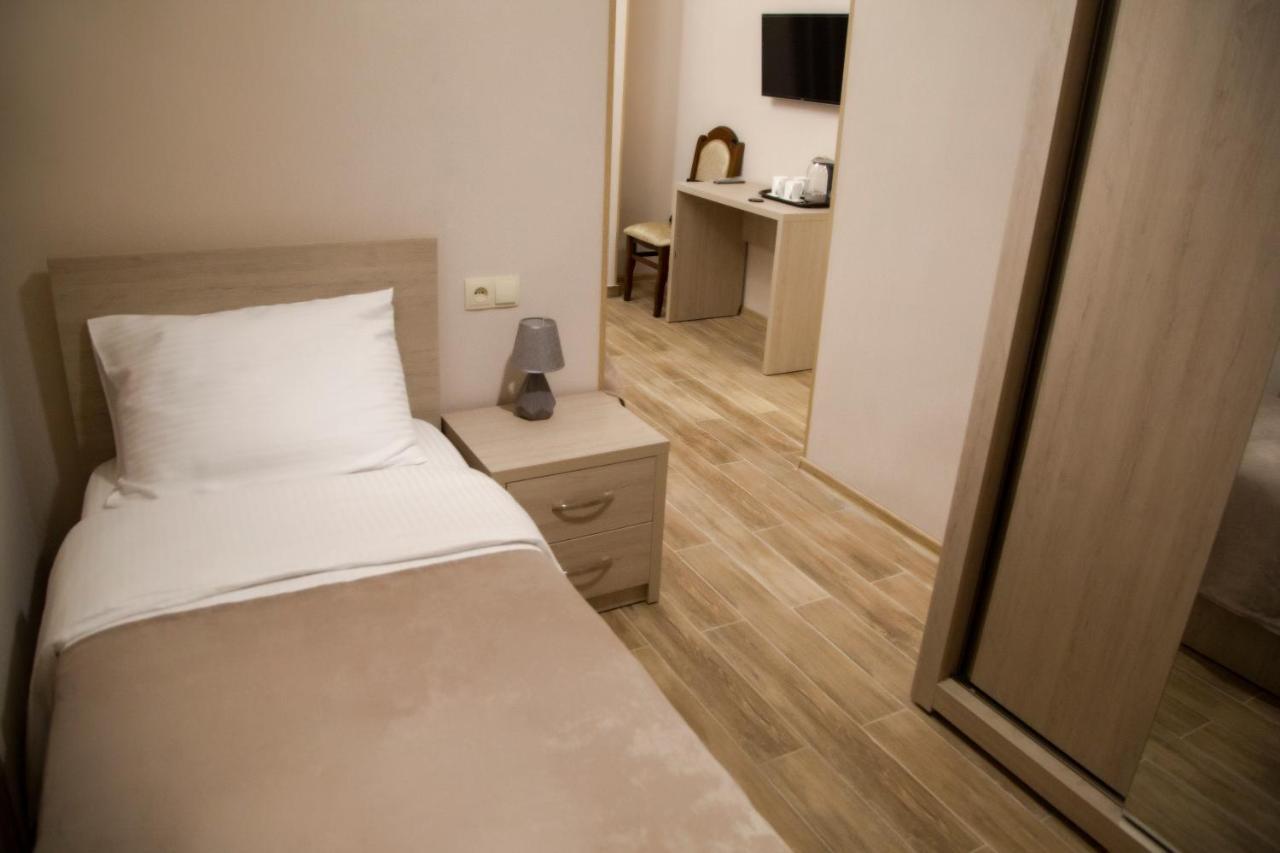 Family Hotel Triston Tbilisi Eksteriør bilde
